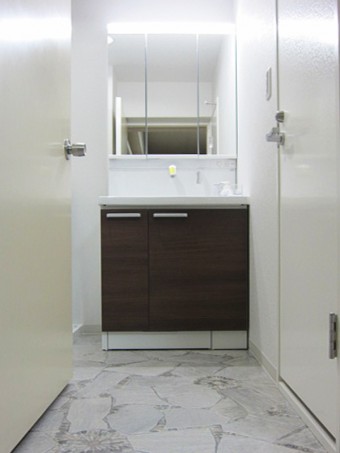 配管移動で収納確保&体重計収納もクリア 配管移動で収納確保&体重計収納もクリア